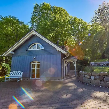 Blaues Strandhaus Holiday home *