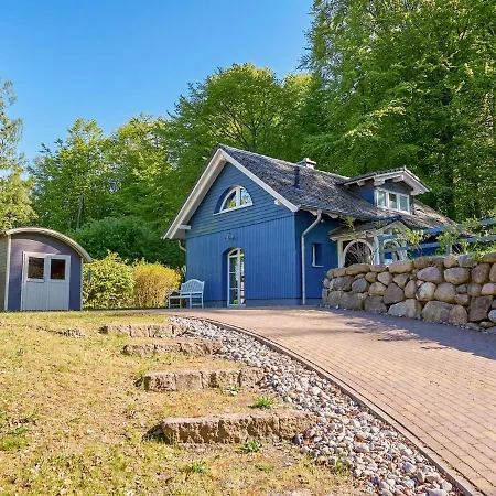 Blaues Strandhaus Nyaraló Sellin